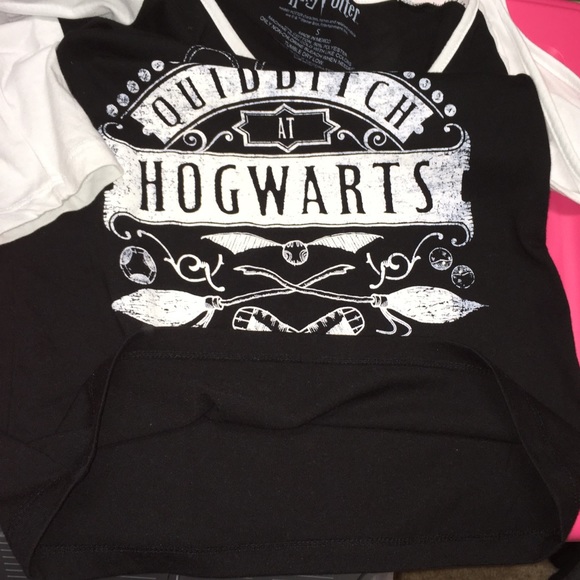 Harry Potter Quidditch Hogwarts black white shirt peekaboo shoulders small top - Picture 11 of 15
